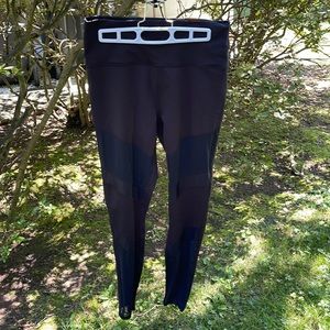 Fabletics Mid Rise Statement PowerHold Legging Large 10 Black NWT NEVER WORN